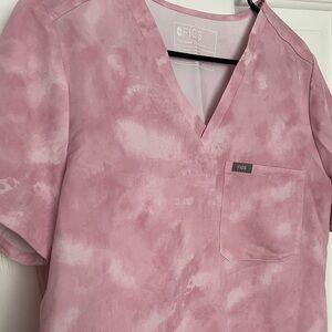 Figs scrub top
